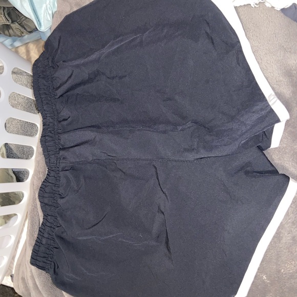 Under Armour Shorts - Picture 2 of 3